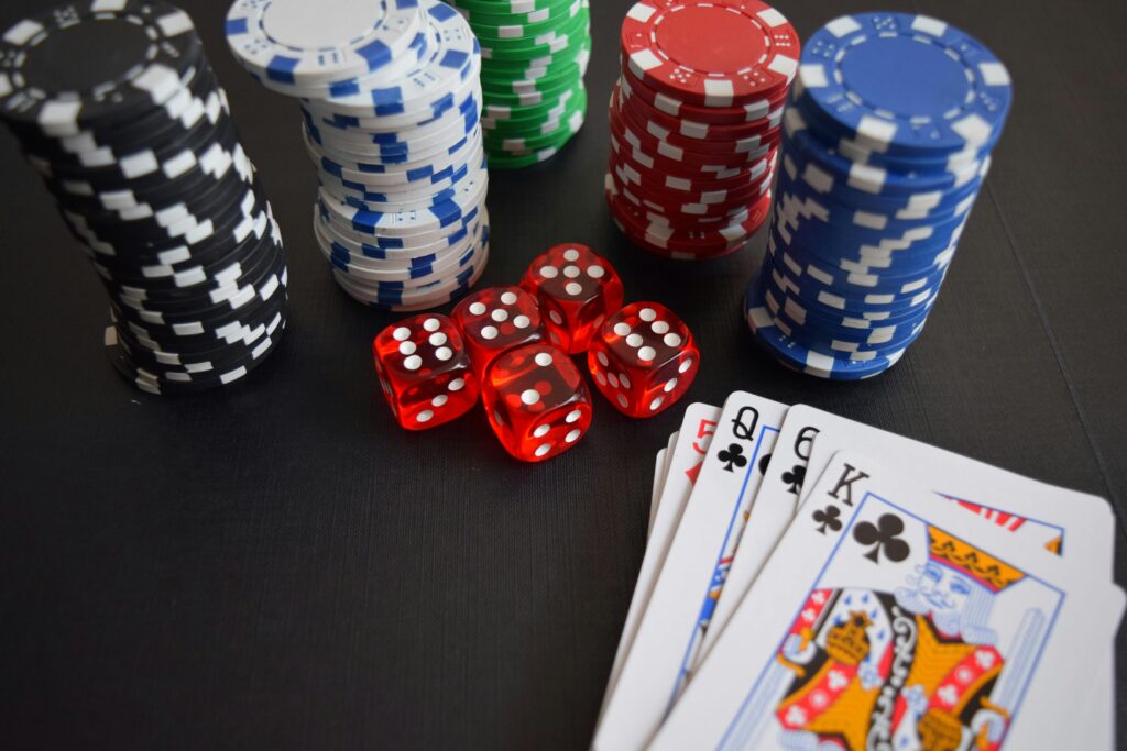 How Casino Game Design Keeps Players Engaged Online